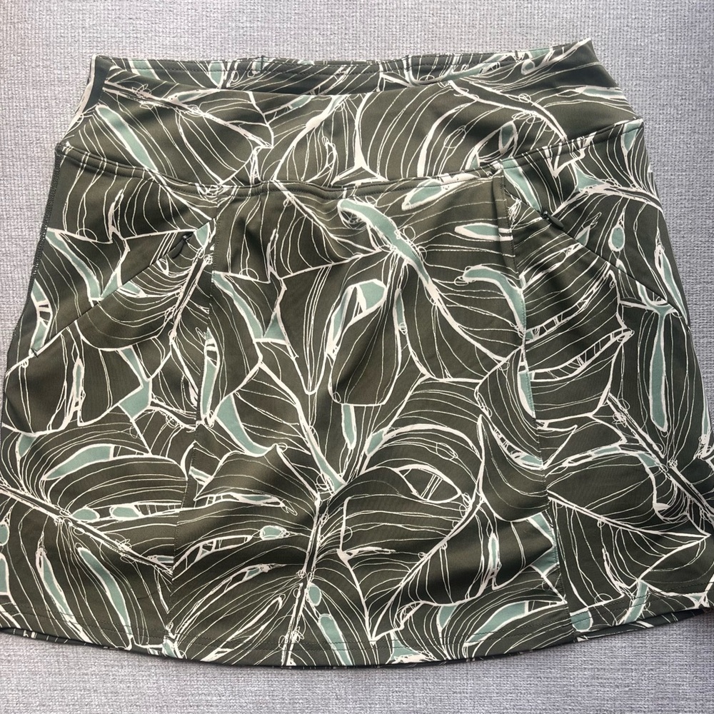 Title Nine Skort Size SMALL :: Green Print :: Athletic
